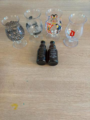 4 duvel glazen, 1 plastiek glas, 2 flesjes  beschikbaar voor biedingen
