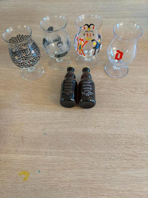4 duvel glazen, 1 plastiek glas, 2 flesjes, Verzamelen, Biermerken, Zo goed als nieuw, Glas of Glazen, Duvel, Ophalen