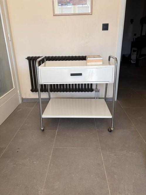 Ancienne desserte médicale en metal, Huis en Inrichting, Tafels | Sidetables, Zo goed als nieuw, Metaal, Ophalen