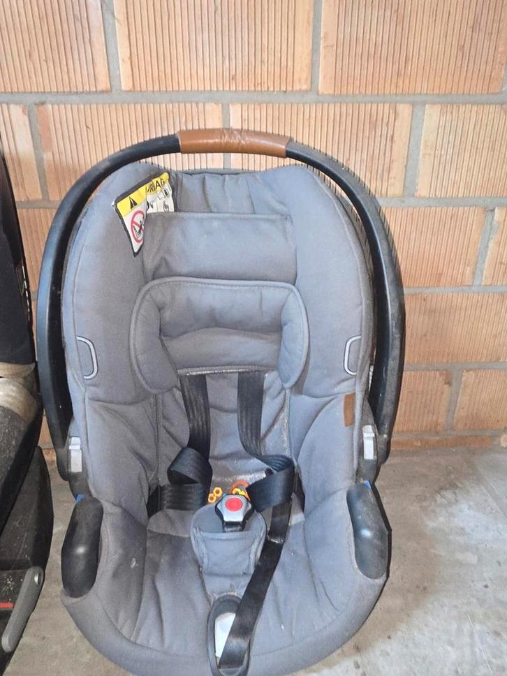 Chaise bébé Joolz et maxicosi, Enfants & Bébés, Sièges auto, Enlèvement