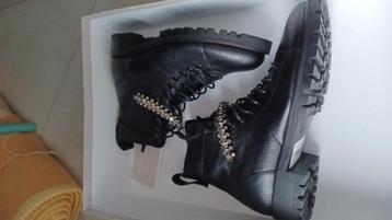 Jimmy Choo-schoenen. Zwarte leren laarzen. Modelnummer Cruz  beschikbaar voor biedingen