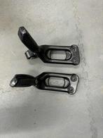 Voetsteunen achter V-rod, Motoren, Ophalen