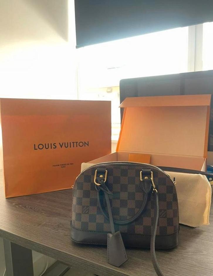 Louis Vuitton alma BB tas origineel, Bijoux, Sacs & Beauté, Sacs | Sacs Femme, Enlèvement ou Envoi