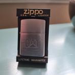 Zippo uit 1995. C.A.T . Ongebruikt, Verzamelen, Rookartikelen, Aanstekers en Luciferdoosjes, Ophalen of Verzenden, Zo goed als nieuw