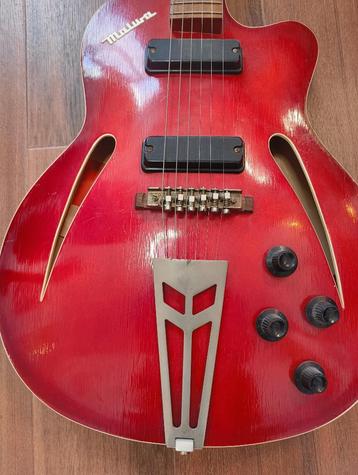 Vintage retro felrode hollowbody archtop Defil Malwa uniek beschikbaar voor biedingen