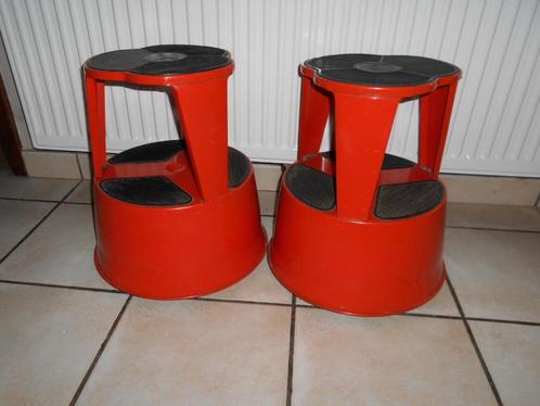 Vintage rode metalen Kik wandelkrukken van Marcadet, Huis en Inrichting, Krukjes, Gebruikt, IJzer, In hoogte verstelbaar, Ophalen of Verzenden