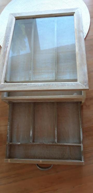 lege doos + houten lade, sieradendisplay of andere  beschikbaar voor biedingen