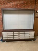 Oude winkelkast, Enlèvement