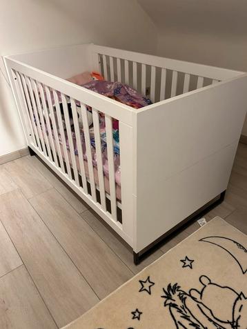 Kinderbedje met matras, meegroei set en beddengoed beschikbaar voor biedingen
