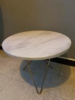 Furnified-Ronde marmeren bijzet tafel met gouden poten, Huis en Inrichting, Ophalen, Zo goed als nieuw, Rond