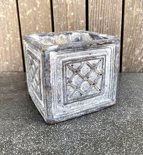 Decoratieve stenen bloempot, Tuin en Terras, Bloempotten, Zo goed als nieuw, Binnen, Ophalen of Verzenden