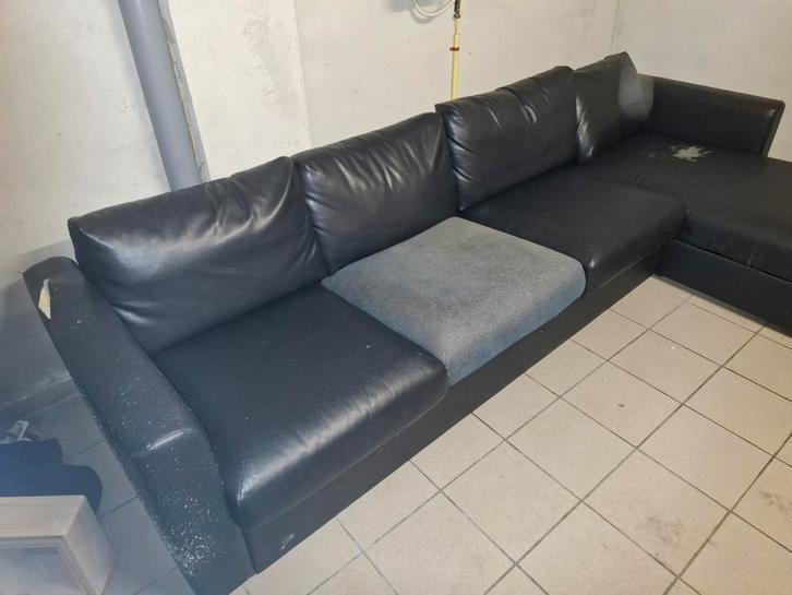 Canapé d'angle en cuir noir avec des signes d'usure, Maison & Meubles, Canapés | Coins salons complets, Tissus, Enlèvement