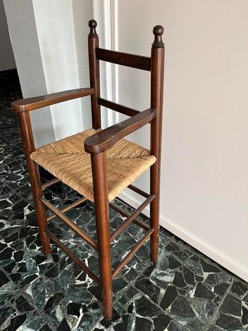 Houten kinderstoel beschikbaar voor biedingen