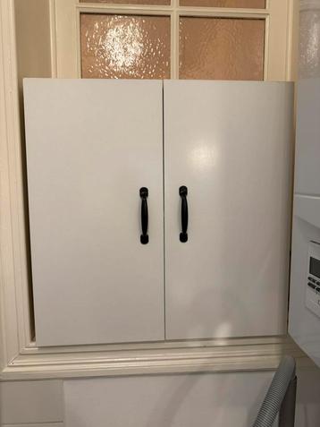 Armoire blanche à suspendre (comme neuve) beschikbaar voor biedingen