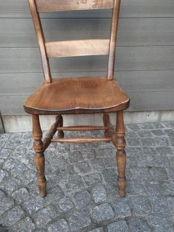  houten stoelen  beschikbaar voor biedingen