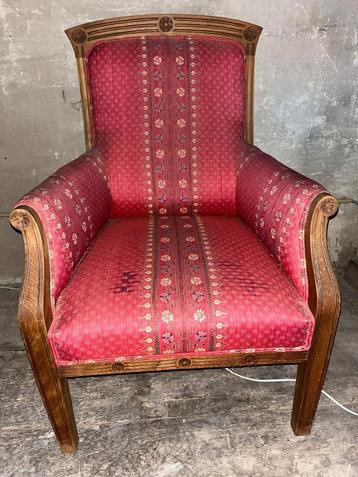 Ancien fauteuil de style ! Bien stable! beschikbaar voor biedingen