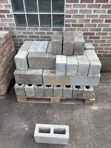 45 betonblokken beschikbaar voor biedingen