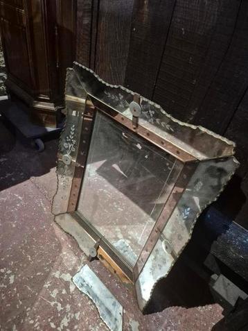 Venetiaanse spiegel  beschikbaar voor biedingen