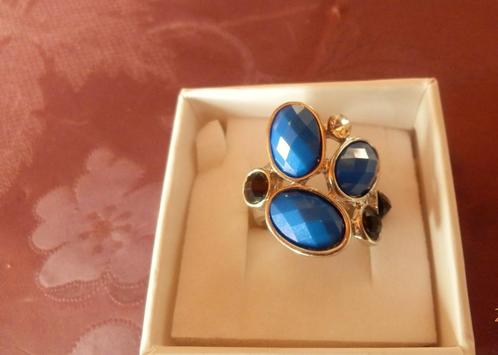 (5)- bague fantaisie perles bleues, Handtassen en Accessoires, Ringen, Zo goed als nieuw, Dame, 18 tot 19, Blauw, Kunststof, Met parel