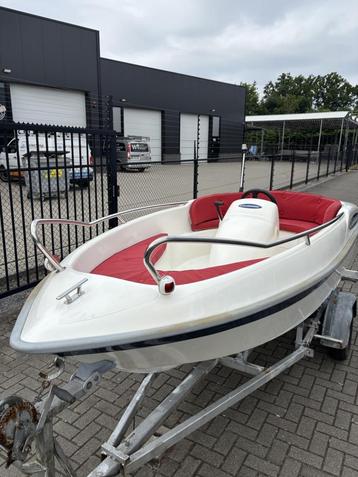 Hele leuke console boot Crescent Freetime 381 met trailer beschikbaar voor biedingen