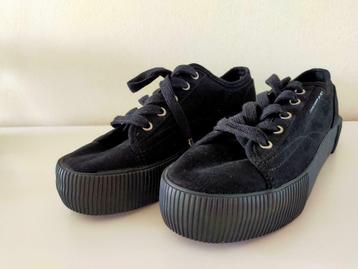 Zwarte schoenen sneakers Divided maat 37 wandelschoen beschikbaar voor biedingen