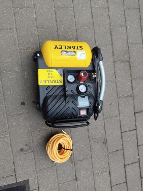 Stanley Compressor Airboss + extras, Doe-het-zelf en Bouw, Compressors, 10 bar of meer, Minder dan 25 liter, Mobiel, Olievrij