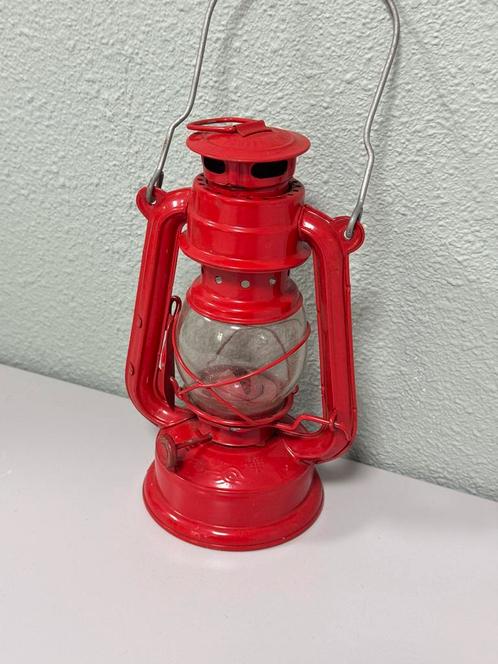 Antieke antiek rood rode stormlamp olielantaarn olielamp, Antiek en Kunst, Antiek | Verlichting, Ophalen of Verzenden