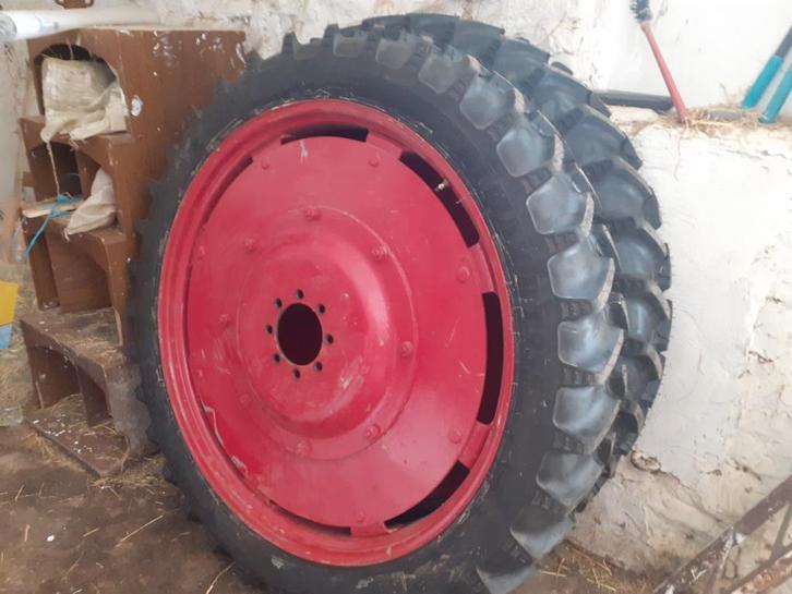 roues étroites 230/95 r44, Zakelijke goederen, Landbouw | Onderdelen | Banden, Velgen en Assen, Ophalen