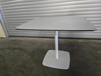 Enea Lottus tafel wit HPL 90x90x76H, 50 tot 100 cm, Vierkant, Zo goed als nieuw, Vier personen
