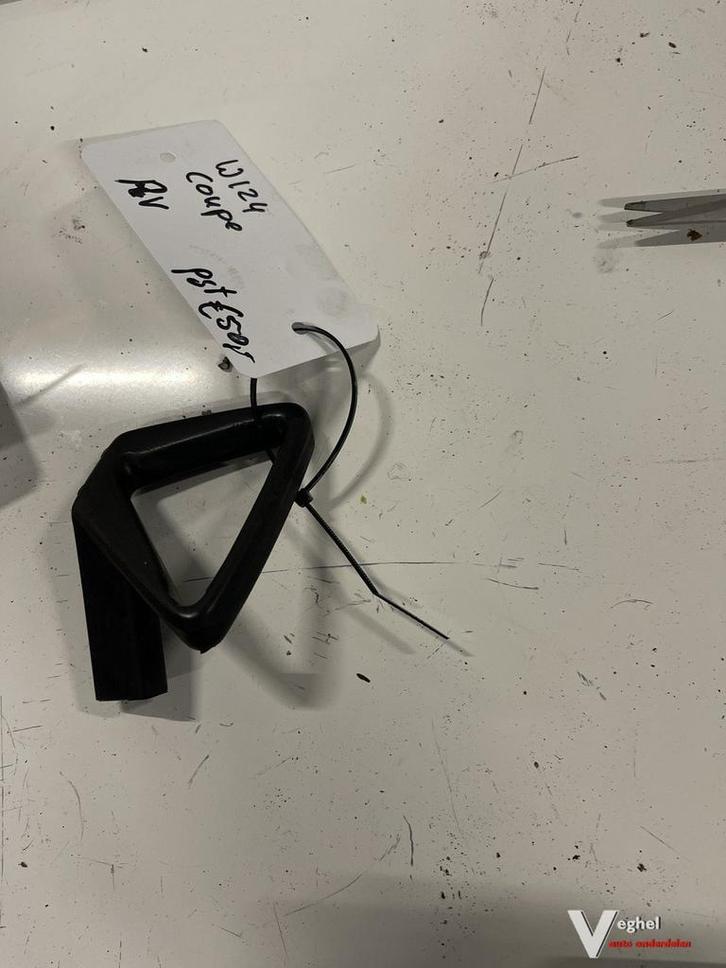 Mercedes w124 coupé rubber gordel aangever rechts, Auto-onderdelen, Interieur en Bekleding, Gebruikt, Ophalen of Verzenden