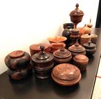 Collection de 19 décorations en bois tournées à la main, Enlèvement