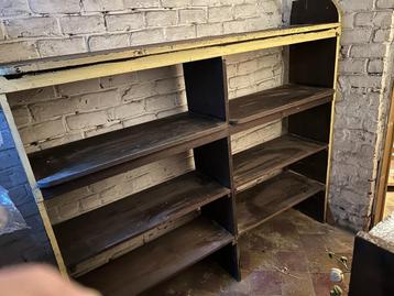 vintage houten opbergrek beschikbaar voor biedingen