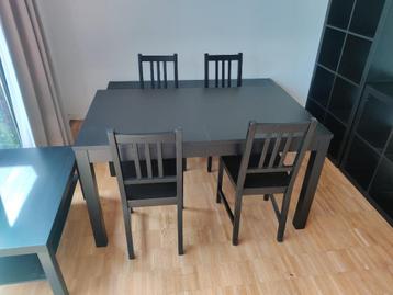 Eetkamer zwart beschikbaar voor biedingen