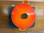 LE CREUSET Cocotte ronde + Pot en céramique, Ophalen of Verzenden, Gebruikt, Gietijzer, Kookpan of Snelkookpan