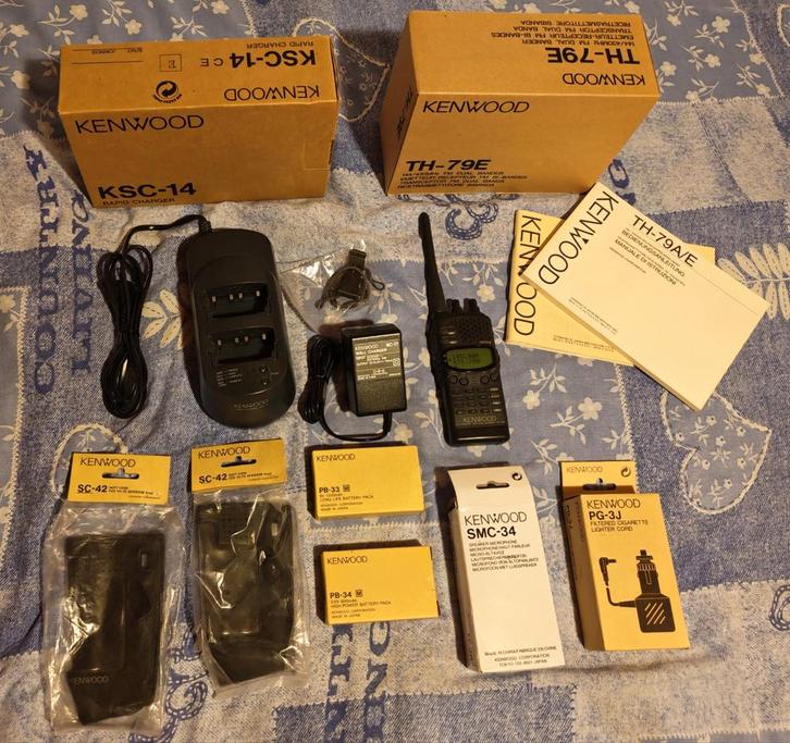 KENWOOD TH-79E NEUF + ACCESSOIRES. OLD STOCK, Telecommunicatie, Portofoons en Walkie-talkies, Accessoires, Ophalen of Verzenden