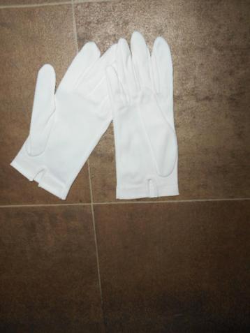 Vintage communie handschoenen / 2 paar beschikbaar voor biedingen