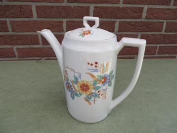 porseleinen koffiekannen beschikbaar voor biedingen