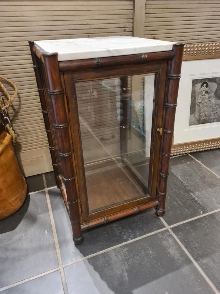 Antieke vitrinekast in faux bamboo, Antiek en Kunst, Antiek | Meubels | Kasten, Ophalen