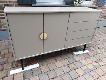 wandkast met lades en deuren nieuwstaat beschikbaar voor biedingen