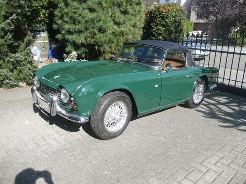 Triumph TR4 1961, Autos, Triumph, Particulier, TR4, Essence, Cabriolet, 2 portes, Boîte manuelle, Vert, Beige, Cuir synthéthique