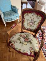 Fauteuil de style au point de demi croix, Enlèvement