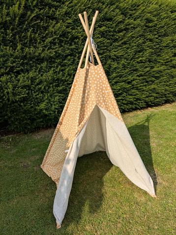 Tipi speeltent warm geel met witte stippen beschikbaar voor biedingen
