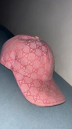 Roze gucci pet, Ophalen