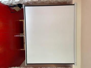 Écran de projection 113 pouces (2,03 x 2,03 m) – Comme neuf beschikbaar voor biedingen