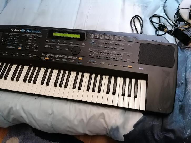 Roland en Technics keyboards, Muziek en Instrumenten, Keyboards, Zo goed als nieuw, 61 toetsen, Roland, Aanslaggevoelig, Midi-aansluiting