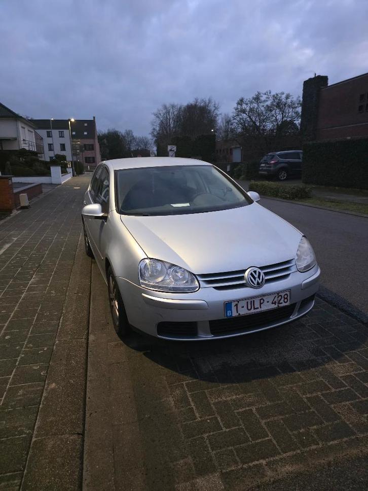 Golf 5 diesel 247 000 km, Autos, Volkswagen, Particulier, Golf, Diesel, Euro 4, Hatchback, 5 portes, Boîte manuelle, Argent ou Gris