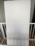 SPIJLENBEDJE MET LATTENBODEM + MATRAS, Kinderen en Baby's, Ophalen, Zo goed als nieuw, Ledikant