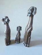 Te koop: Set van 3 houten hondensculpturen – €60, Verzamelen, Ophalen