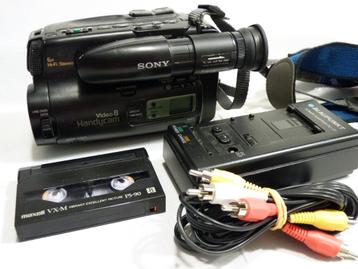 Sony CCD-TR105E Handycam Video8/HI8 met adapter en kabel beschikbaar voor biedingen