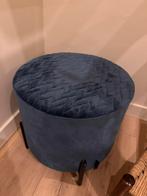 Blauwe poef met pootjes, Huis en Inrichting, Ophalen, Minder dan 50 cm, Rond, Zo goed als nieuw